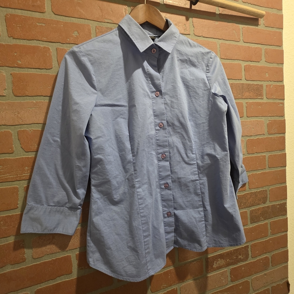 New York & Company Sky Blue Button Down Stretch Shirt Medium. ‎       Sku 11